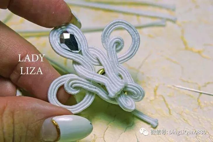 珍珠手工串珠教程,串珠教程简单优雅的s型珍珠耳坠