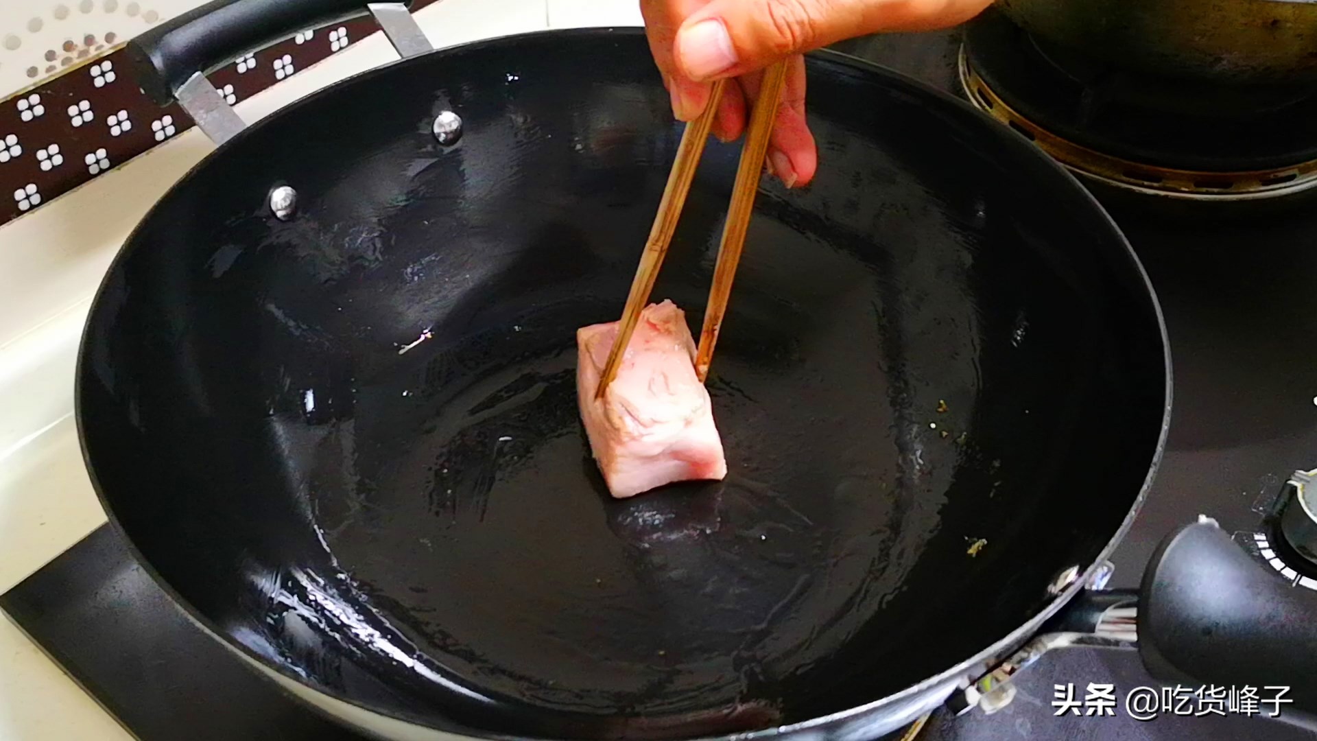 铁锅不粘锅生锈怎么重头开锅,新铁锅如何开锅教你一招永不生锈