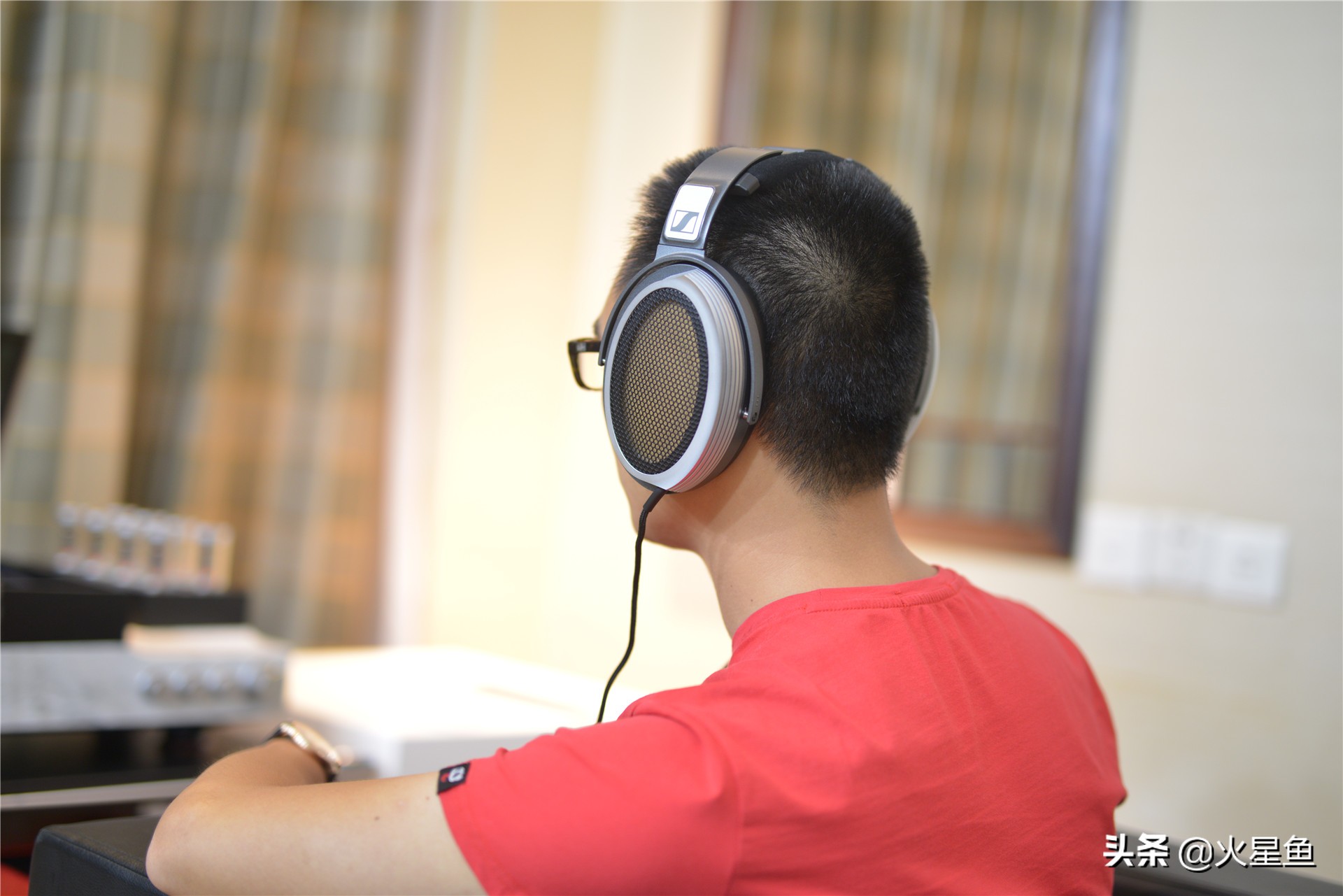 朋友给我买了耳机,朋友买了个耳机