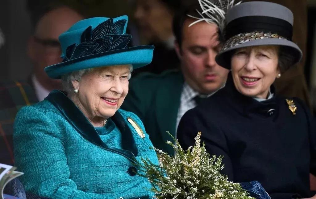 流水的“七色战队”，铁打的珍珠胸针