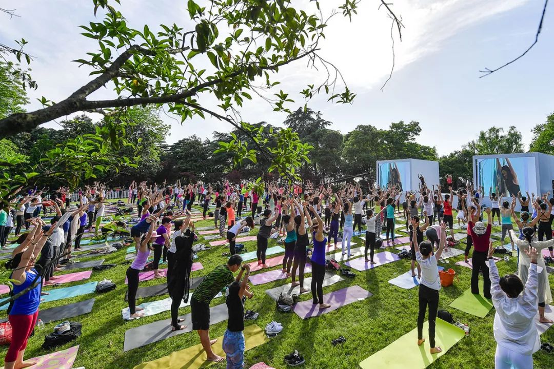 耐克lululemon,lululemon为啥能突围阿迪