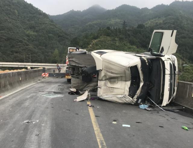 汽车太阳高温暴晒车漆,汽车在太阳下暴晒会伤油漆吗