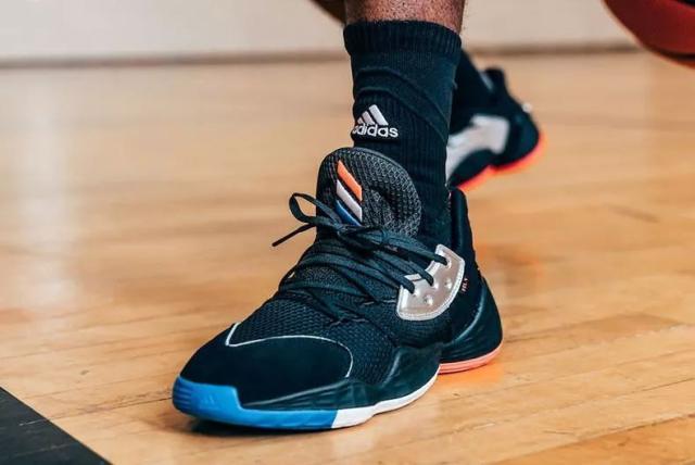 哈登库里全明星战靴,哈登和库里的球鞋谁的好