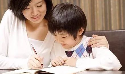 小孩子模仿家长签名要怎么教育,孩子代替家长签字怎么教育