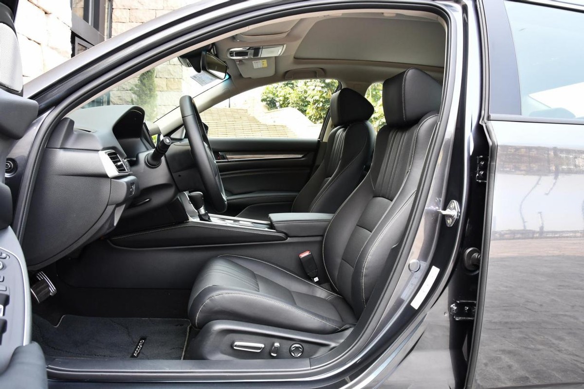 全新雅阁带感登场16.98万起搭载,9.5代15万公里的雅阁还值得购买吗