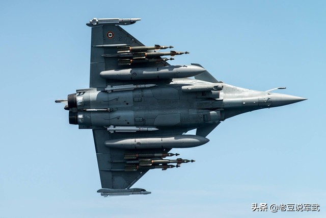 辽宁舰歼-15舰载战斗机,歼15战斗机是不是最大的舰载机