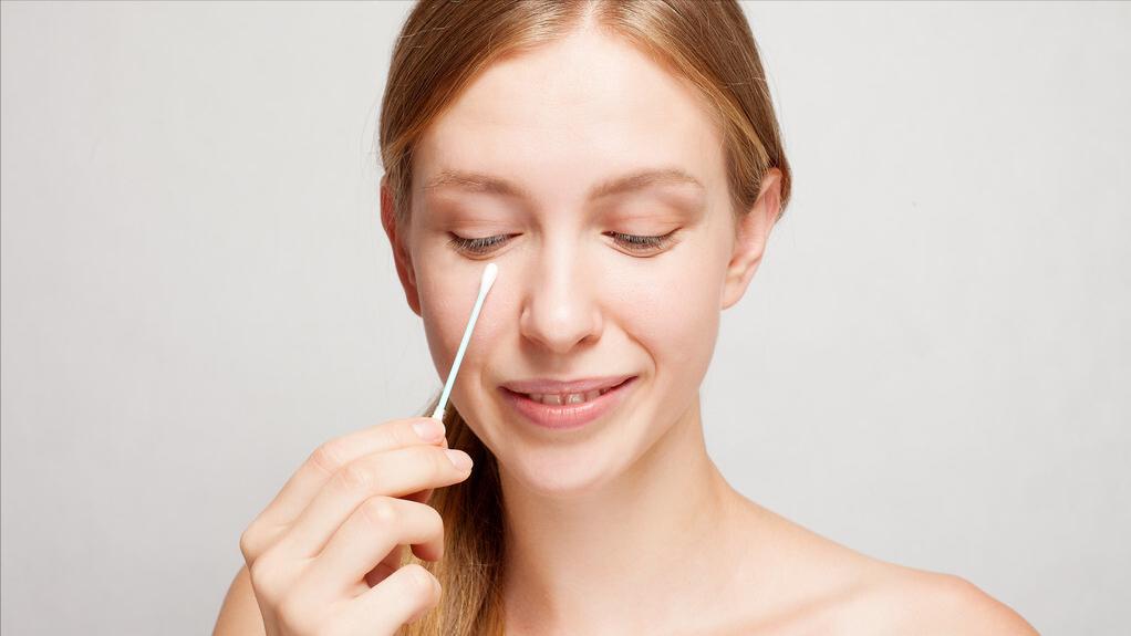 眼睛进异物正确处理,眼睛进了异物正确处理方法是什么