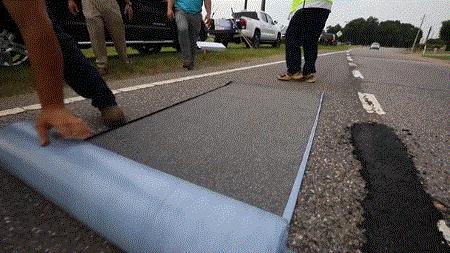 修马路不灌水泥，美国人直接用胶布，这是什么“智障”操作？