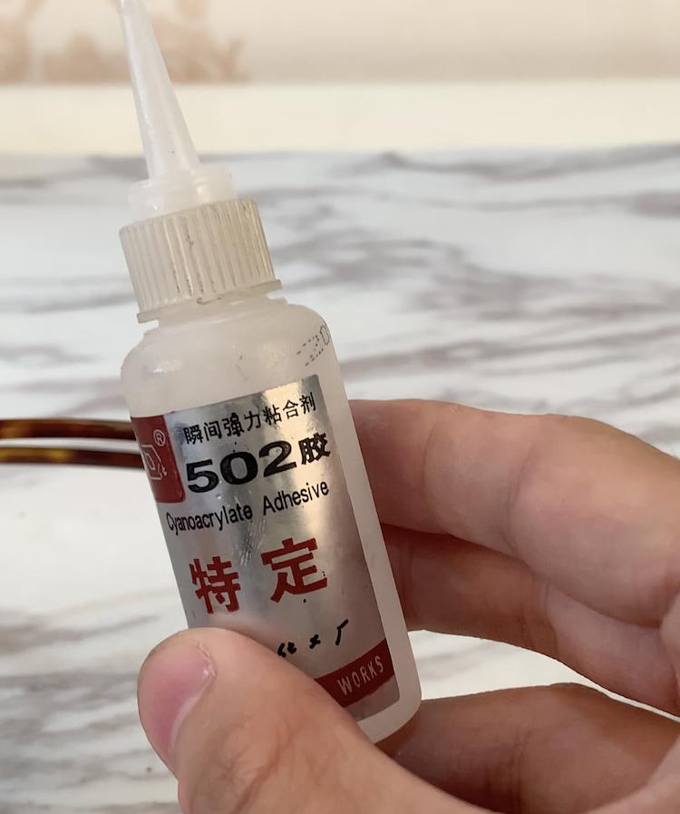 眼镜坏了用哪种胶才能粘好,眼镜坏了可以用啥胶粘