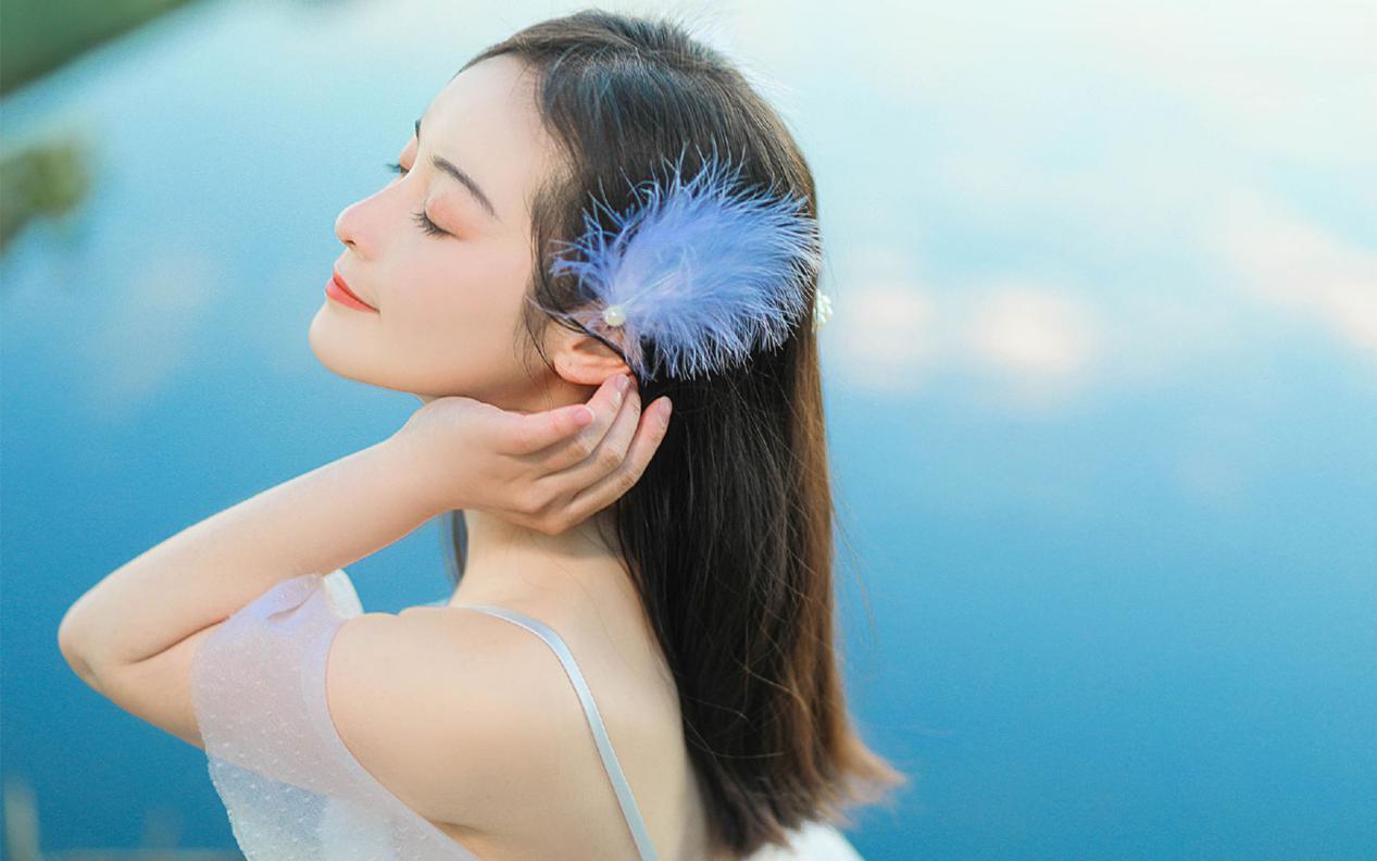 头发干燥去理发店怎么护理,头发烫了太干燥怎么护理