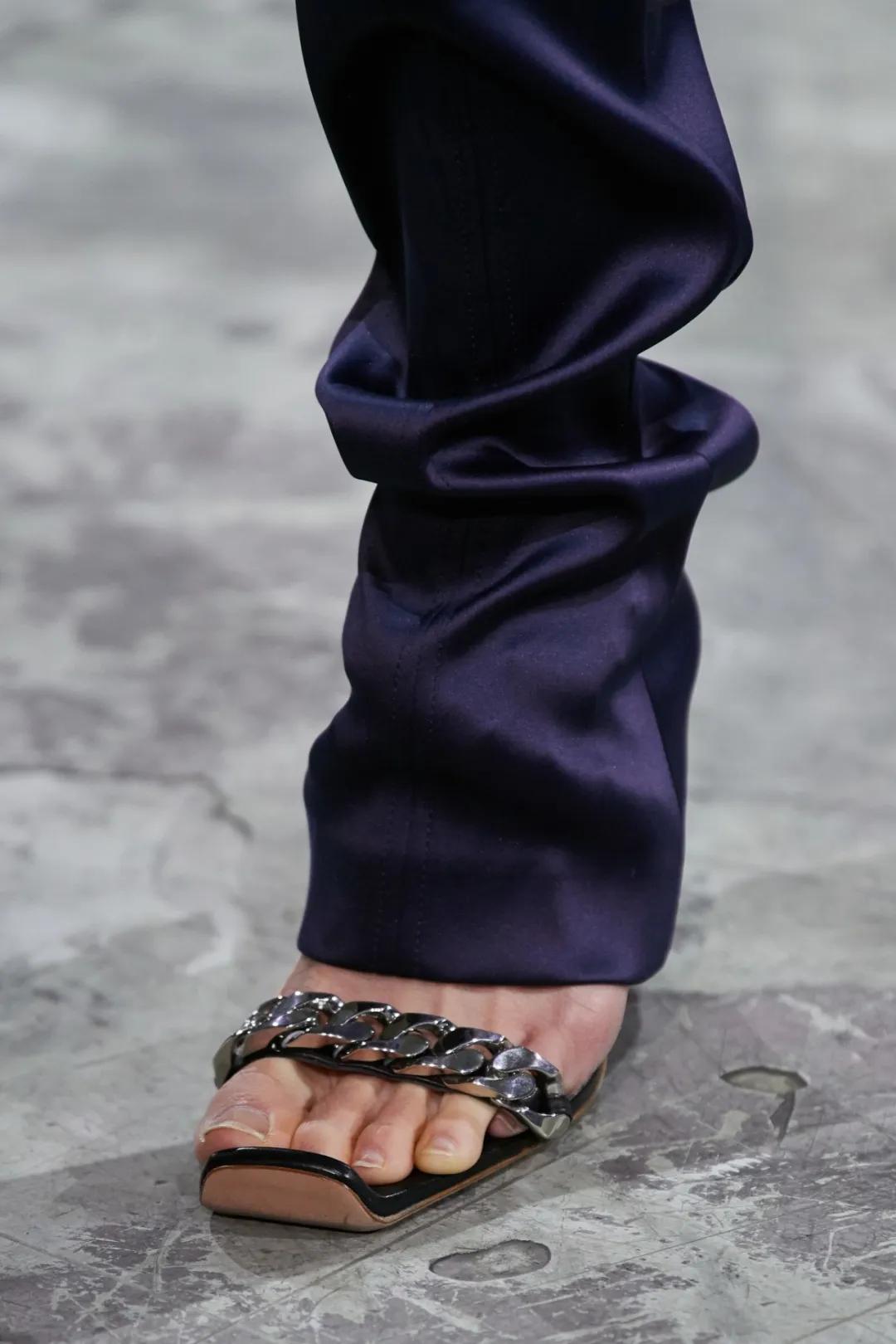 2022巴黎时装周秋冬大衣,2020秋冬巴黎时装周