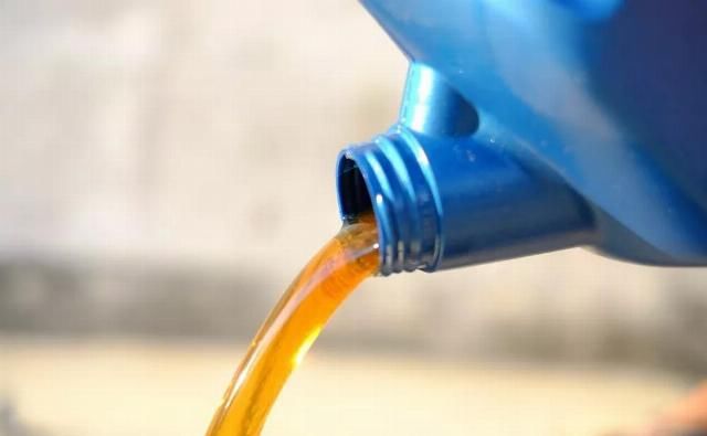 换机油会导致发动机故障吗,换机油一般剩下多少放不出来