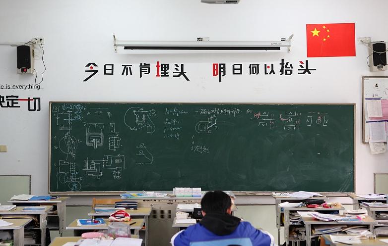 初中学习成绩跟不上，往往是基础知识掌握不牢，学生可要抓住重点