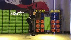 怎么减掉斜方肌变成一字肩,女人天鹅颈怎么练出来