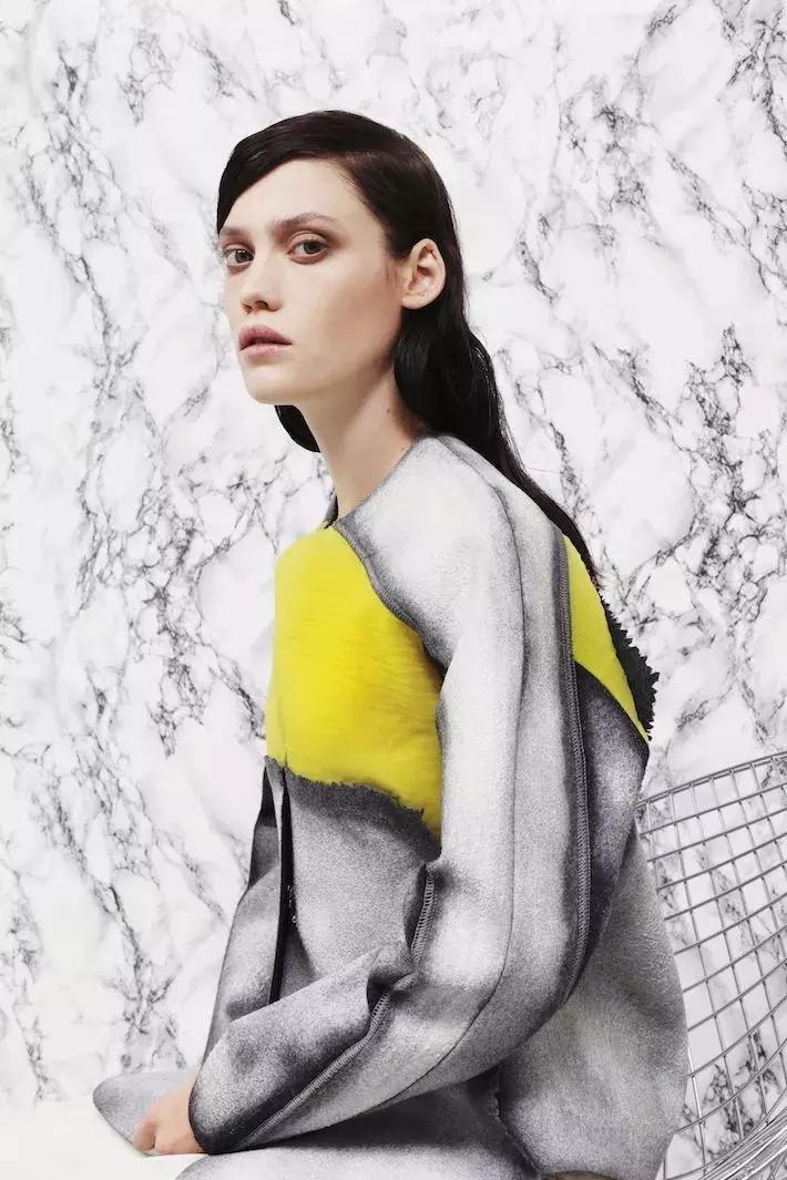 高级灰，经久不衰的百搭色，激情碰撞中造就诗意存在