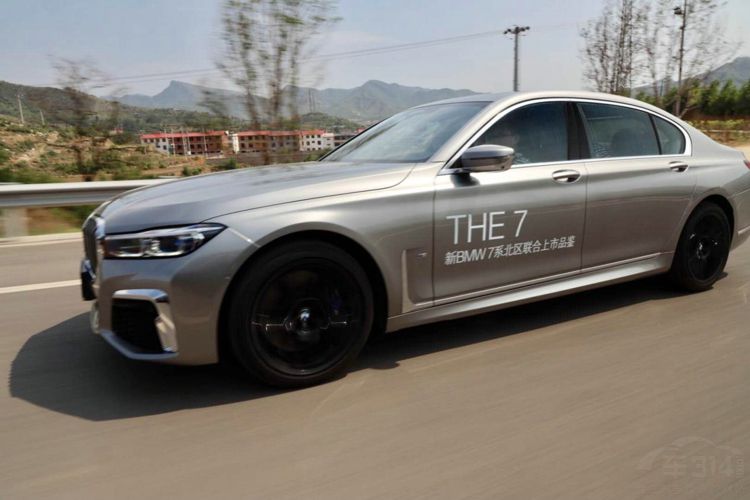 奔驰S级的恐惧！试驾新款宝马7系这才是旗舰该有的模样