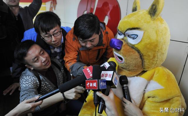 彩票中奖1500万最后到手多少钱,中奖100块钱彩票