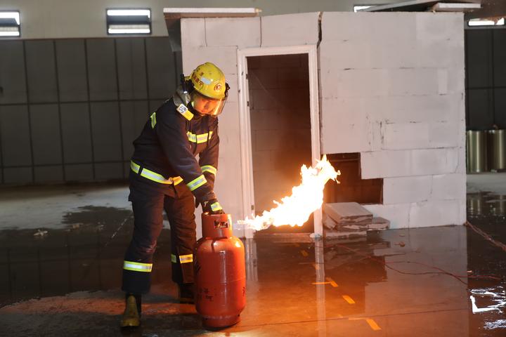 液化气爆燃事故关注事项,液化气火苗爆燃