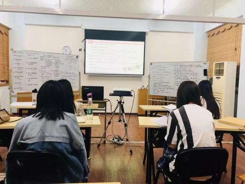 幼儿园老师如何提高自身教学水平,幼儿园的老师都是什么水平