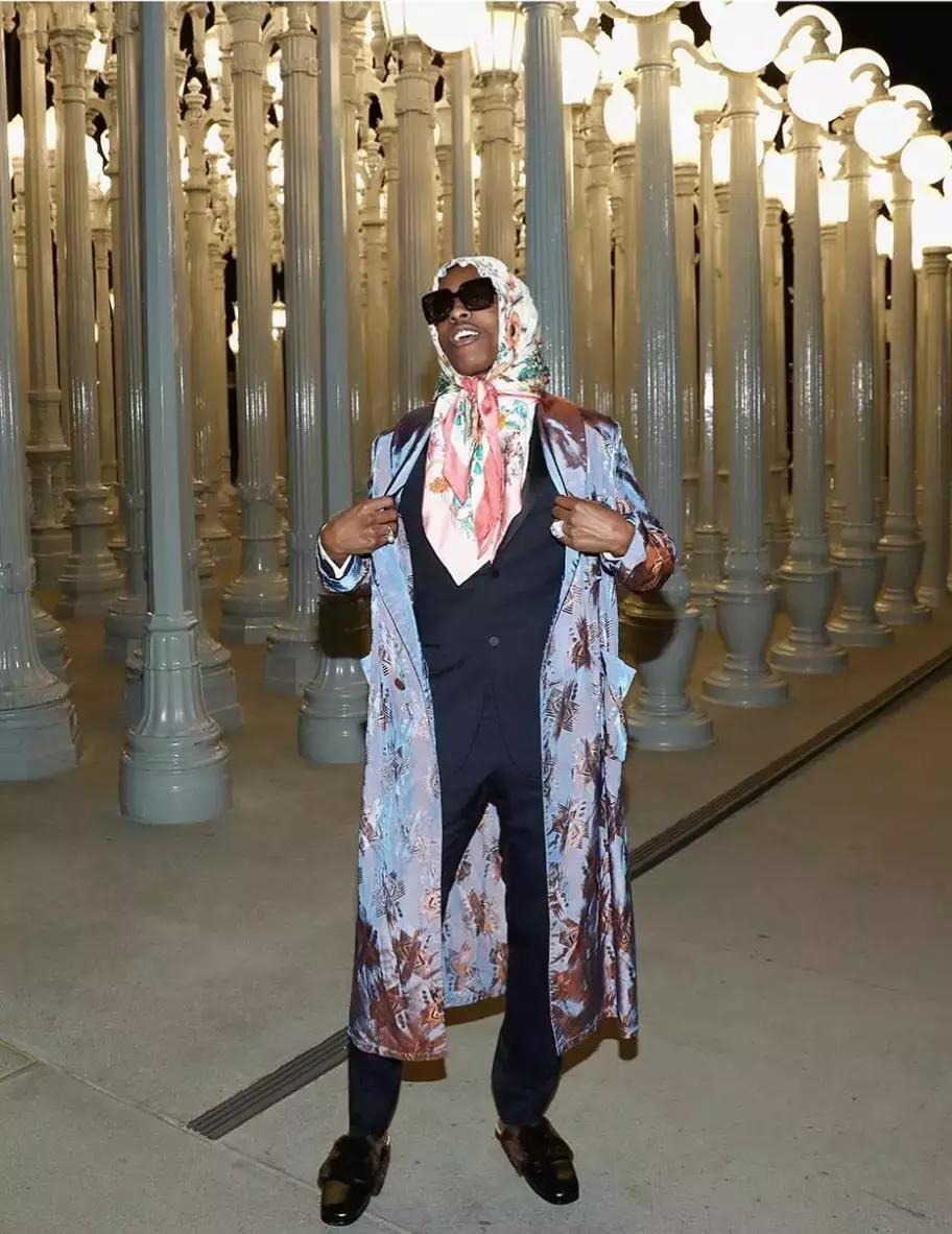 想要冬天穿出高级感,冬天围巾这样系简单又时尚好喜欢