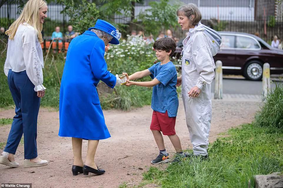 英国辉瑞疫苗第三针间隔三个月,英国疫情日增加人数