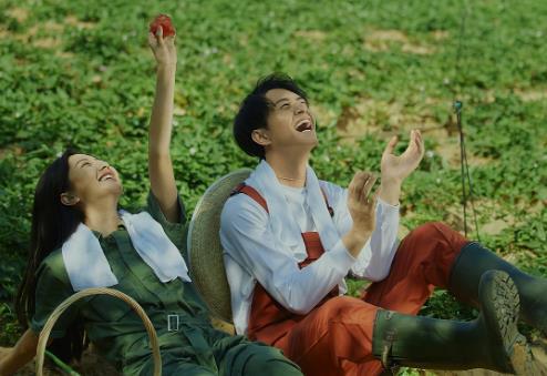 第一次微信应该和女生聊什么,男生第一次相亲穿什么最好