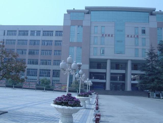 成都医学院附属护士学校升学班,成都医学院附属护士学校2021招生