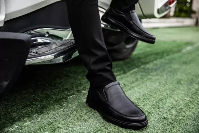 皮鞋男士真皮梦特娇,既休闲又舒服的皮鞋