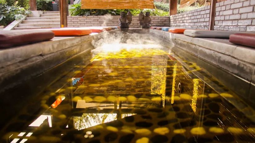 太白山凤凰温泉299住宿套餐,5.1假期太白山凤凰温泉门票团购