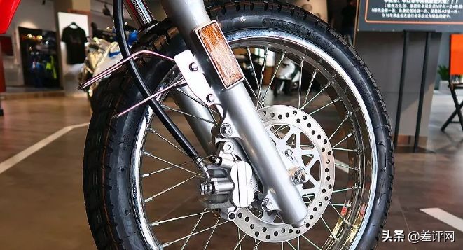 nk150豪爵对比阿普利亚terra150,豪爵跨界摩托车