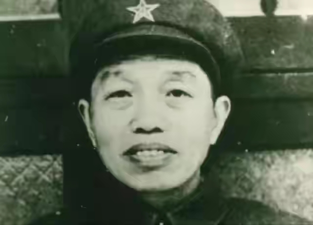 “阿庆嫂”智斗胡传魁，巧发信号助谭震林转移脱险