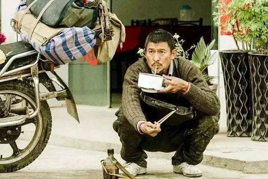 “19岁，她在暗网被30万欧元拍卖”