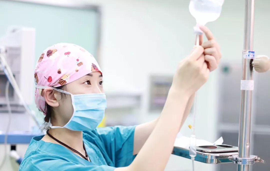 搞得了发明，出得了门诊！这届深圳护士咋那么“欠赞”？