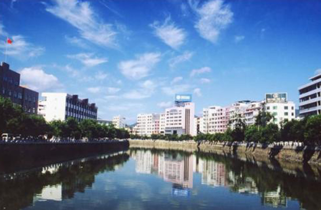 广东云浮市，经济发展缓慢，民众戏称改名太过失败，原名让人怀念