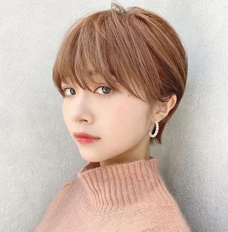 挂耳短发短款,挂耳式小短发