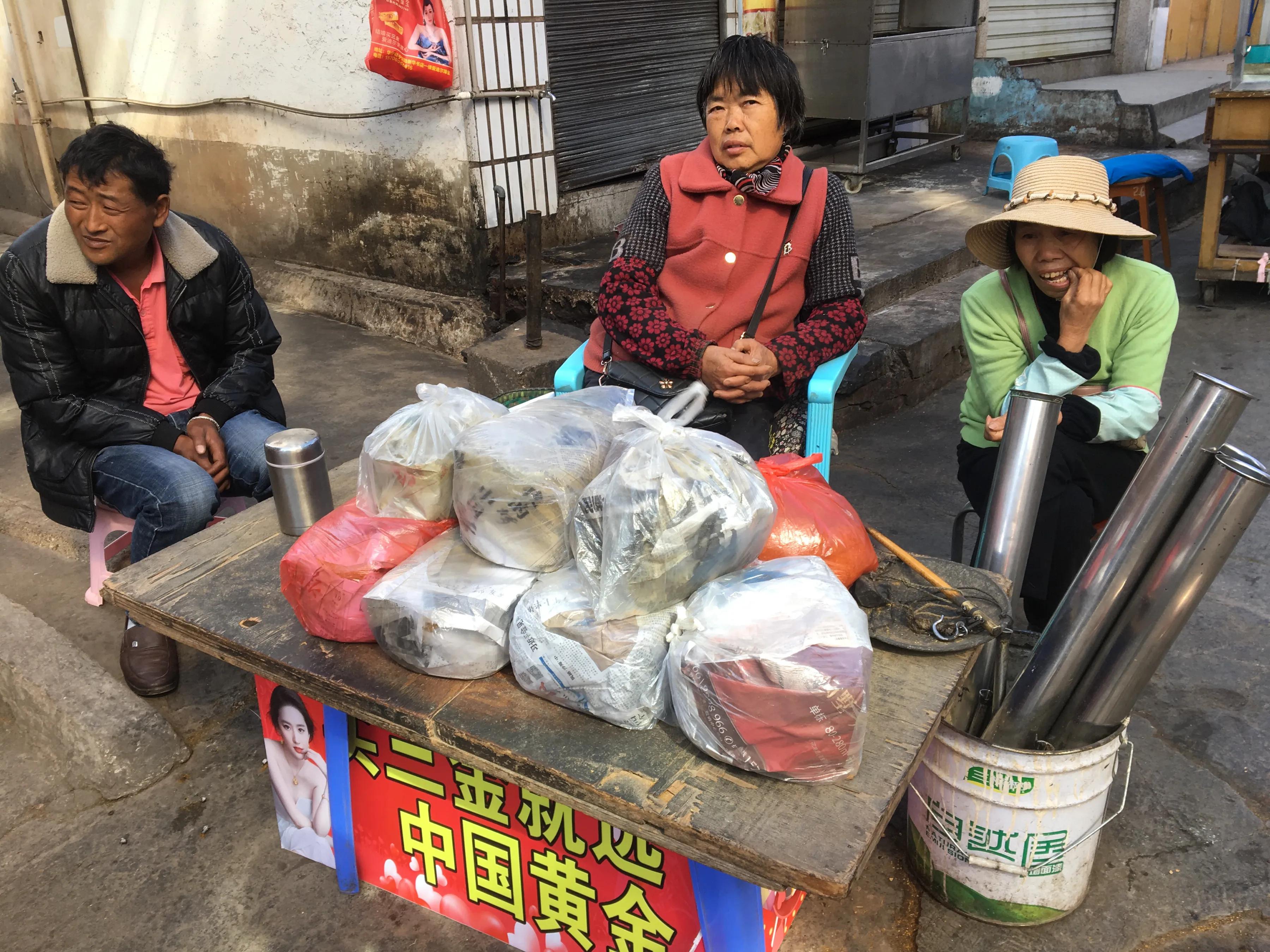 云南人抽烟,云南人抽烟方式