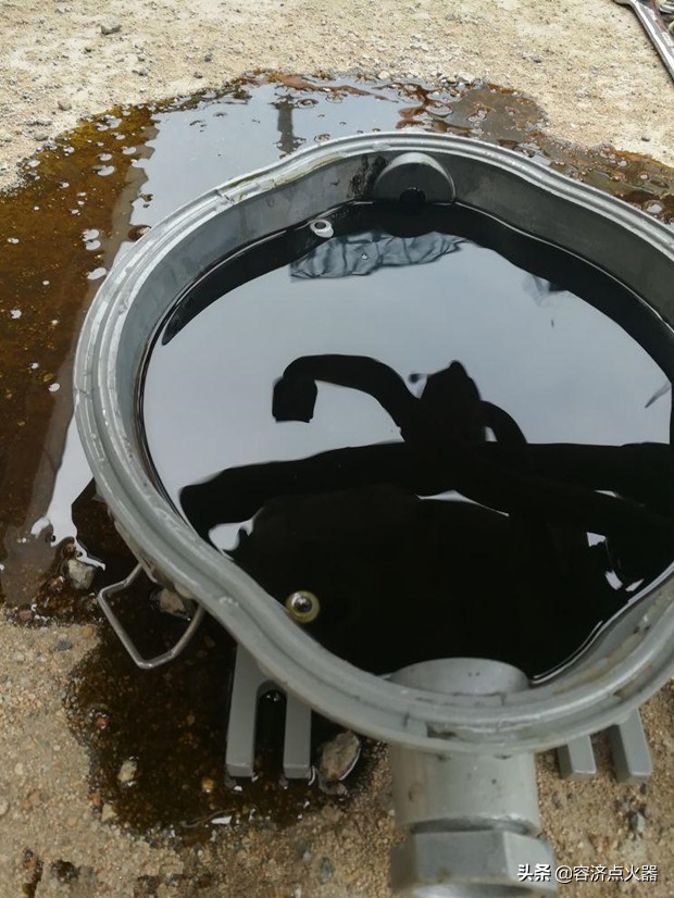 豪爵110-6一箱油跑多少公里,豪爵110一般加多少机油