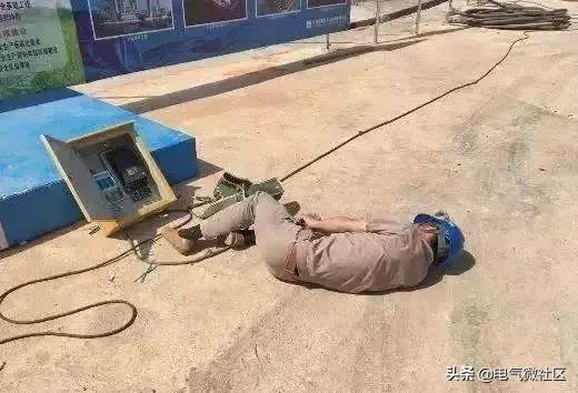 有谁知道搞水电人的辛苦,水电工的工资一般多少