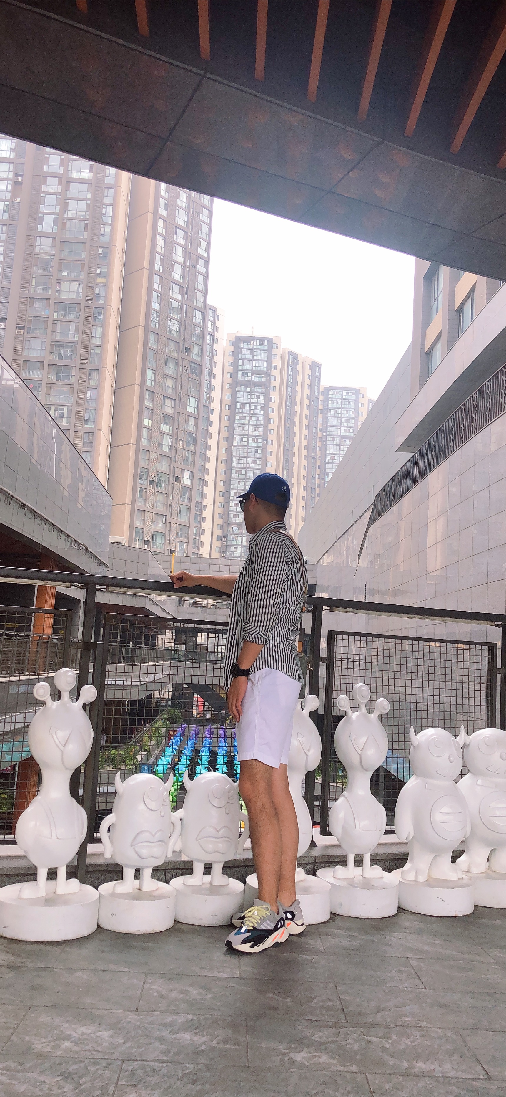 潮男穿搭蓝色牛仔短裤,潮男短裤穿搭