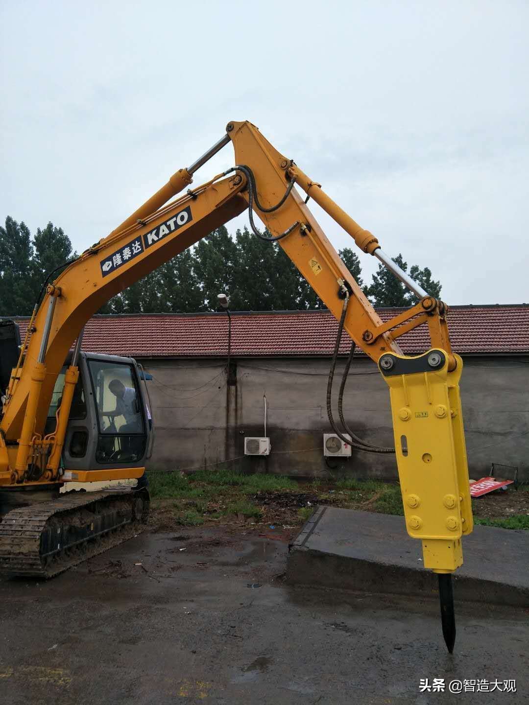 挖掘机破碎锤钎杆漏油是怎么回事,挖机破碎锤脚踏板漏油怎样维修