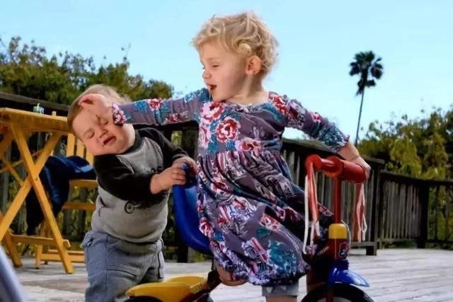 1岁半孩子容易发脾气,1岁半宝宝爱哭闹脾气暴躁