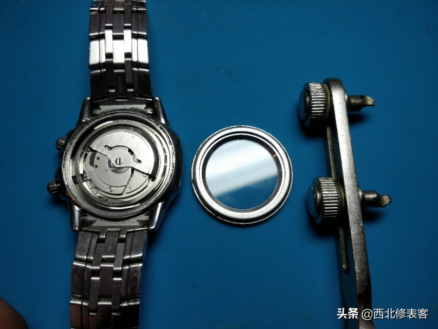 fila手表后盖怎么打开,电子手表后盖盖子怎样打开