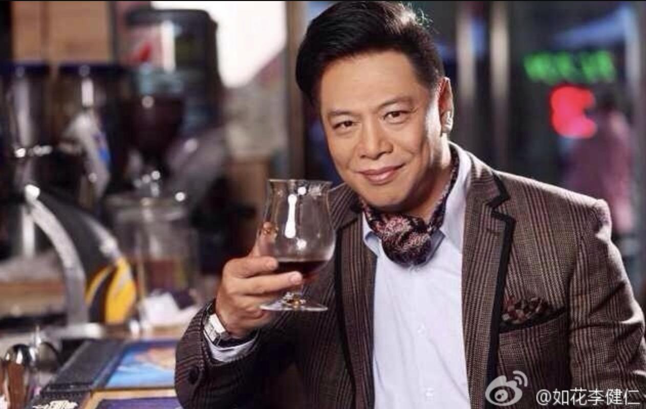 李健仁中风后公开近况，做物理治疗有好转，半身不遂或难重返台前