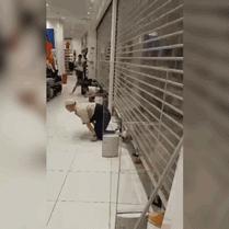 优衣库联名款遭疯抢场面,抢疯了的优衣库联名