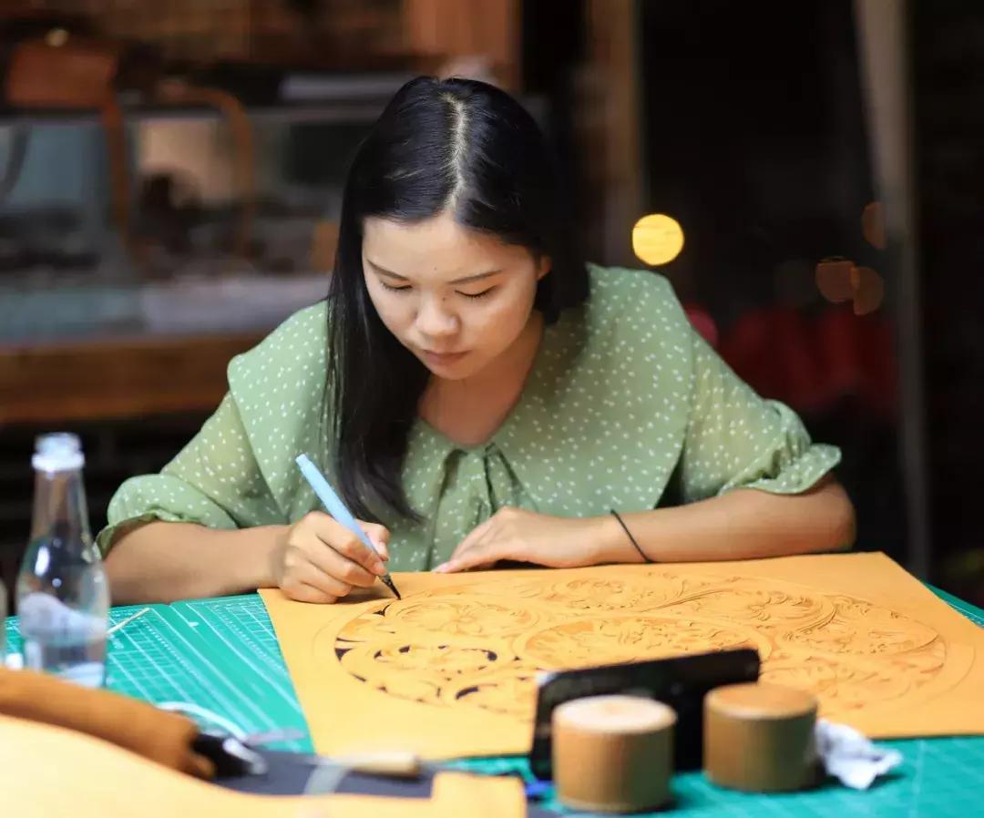 中国最有名的皮雕大师刘扬,刘扬的皮雕世界