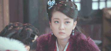 她为什么没眼技？怎么改善眼睛无神的态势