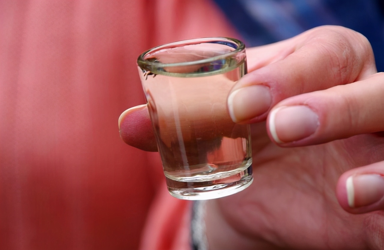 清香型白酒老白汾10年,老白汾15年42度和53度汾酒哪个好