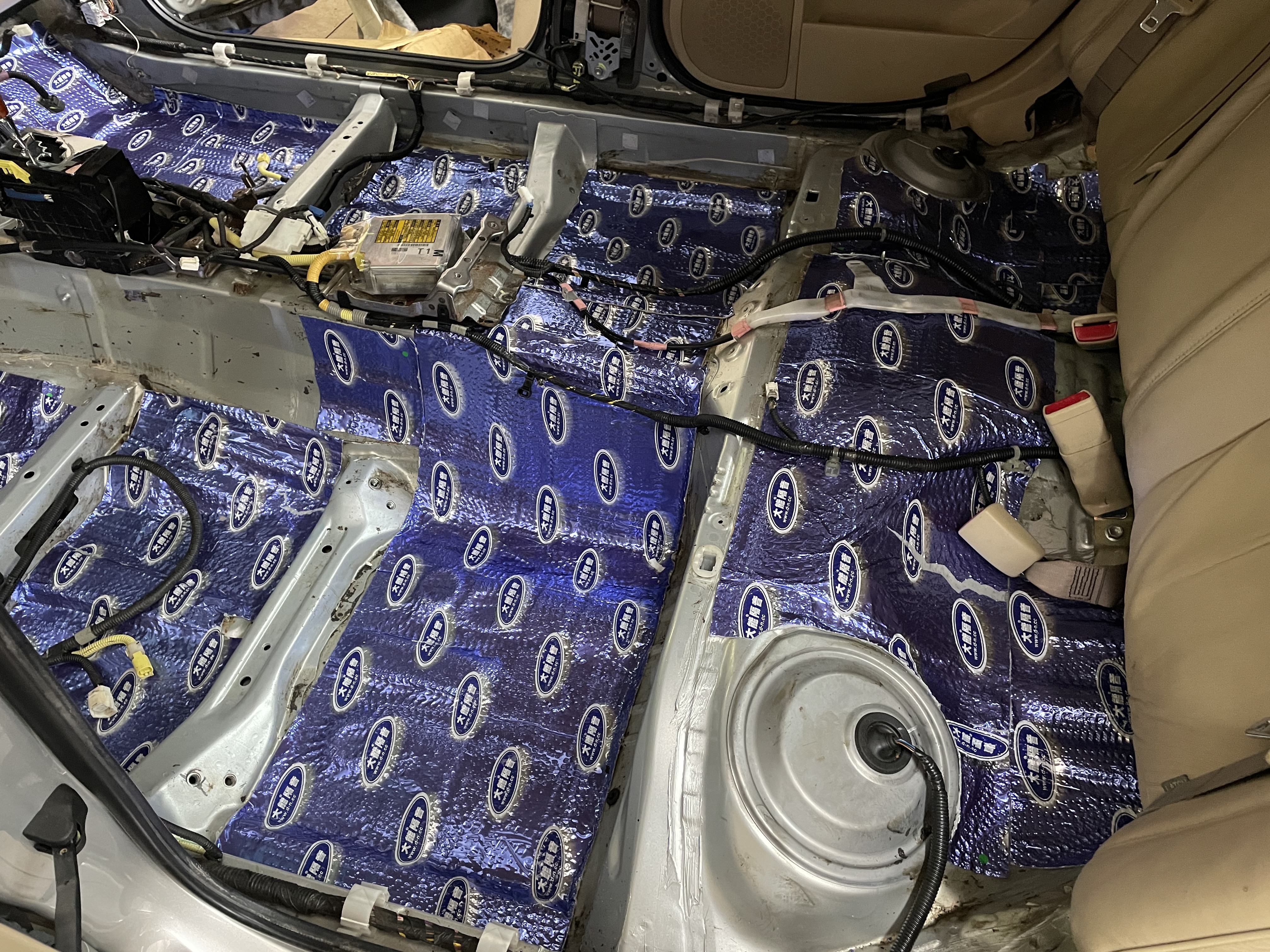 女同事都不愿意上我车了，06年皇冠除臭