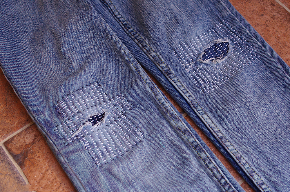 牛仔裤烧个洞如何用针线补救,牛仔裤破个洞怎么弄