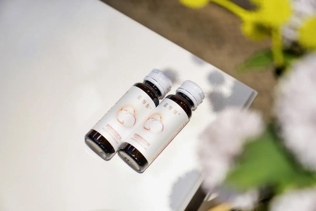 敏感肌怎么护肤才能不长痘,脸上抹护肤品容易长痘